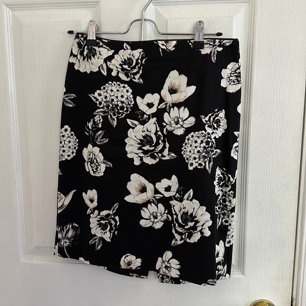 White House black market floral pencil skirt